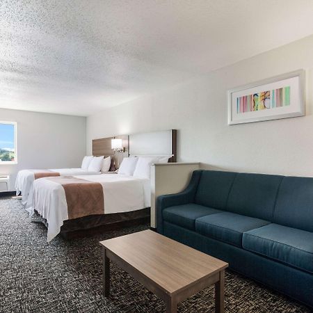 Quality Inn & Suites Ferdinand Extérieur photo