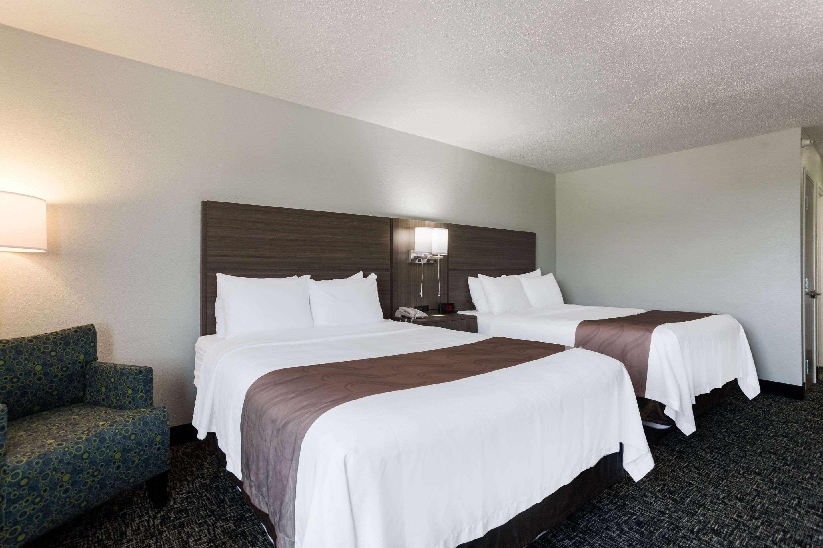 Quality Inn & Suites Ferdinand Extérieur photo