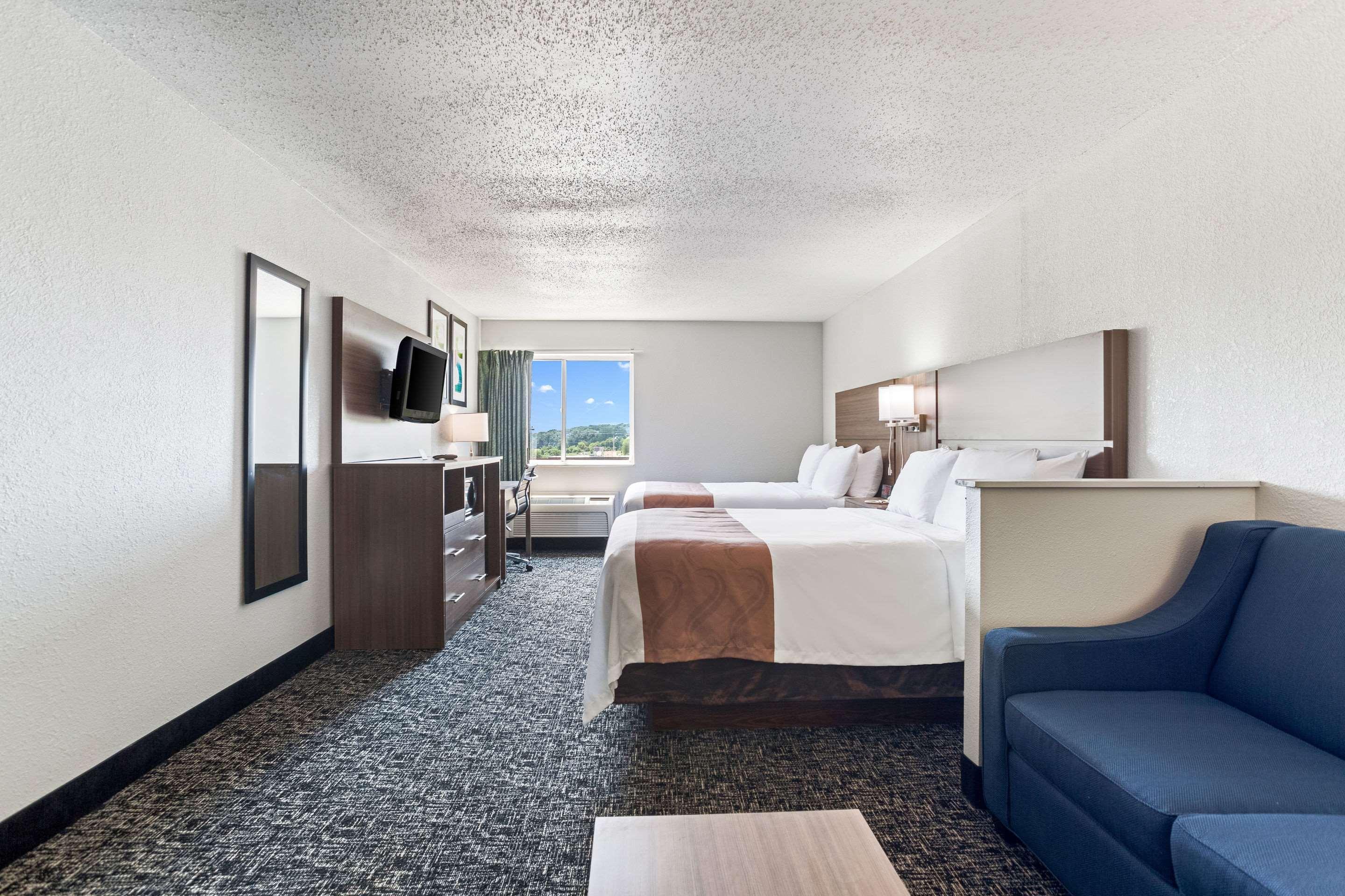 Quality Inn & Suites Ferdinand Extérieur photo