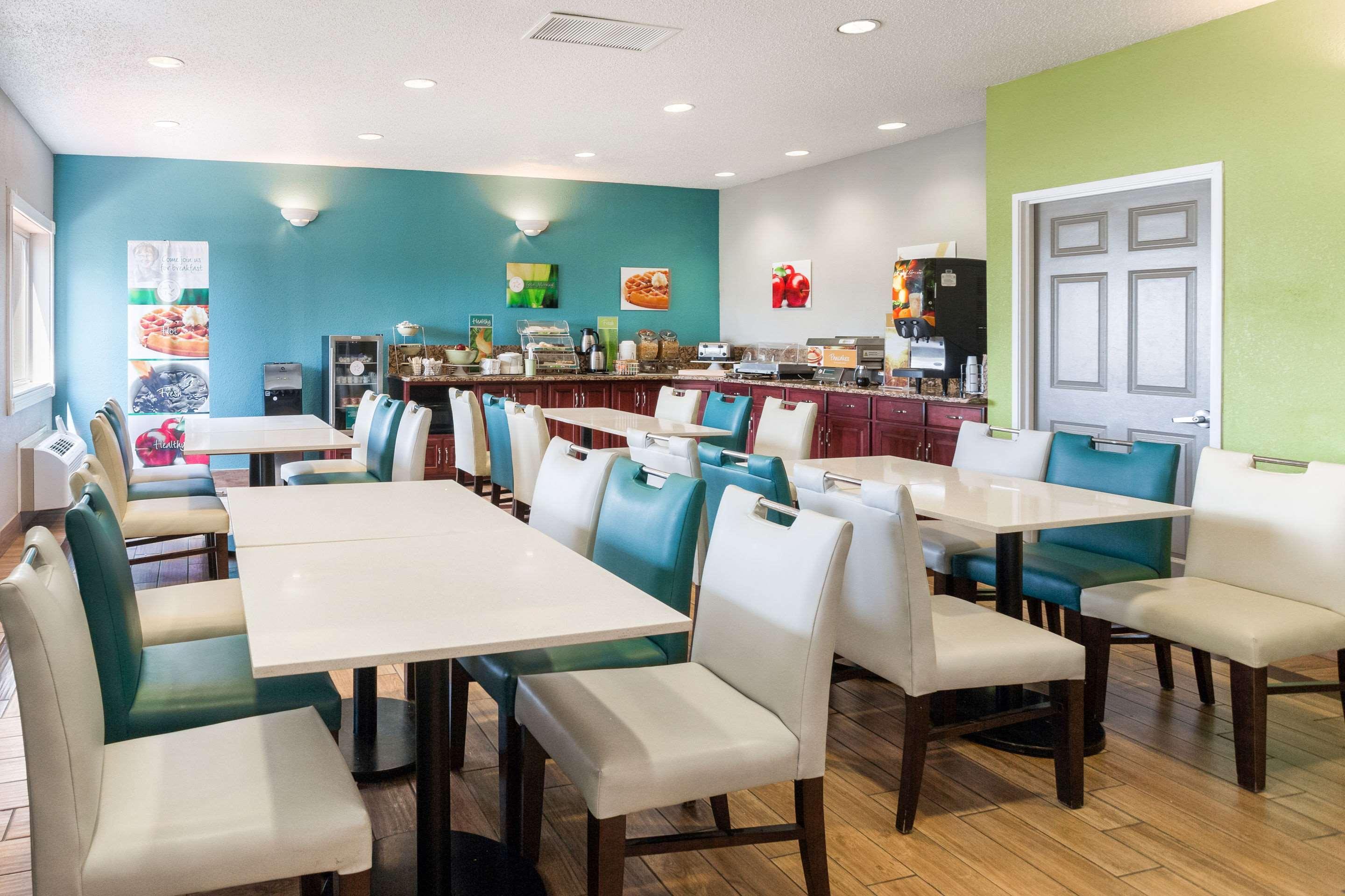 Quality Inn & Suites Ferdinand Extérieur photo