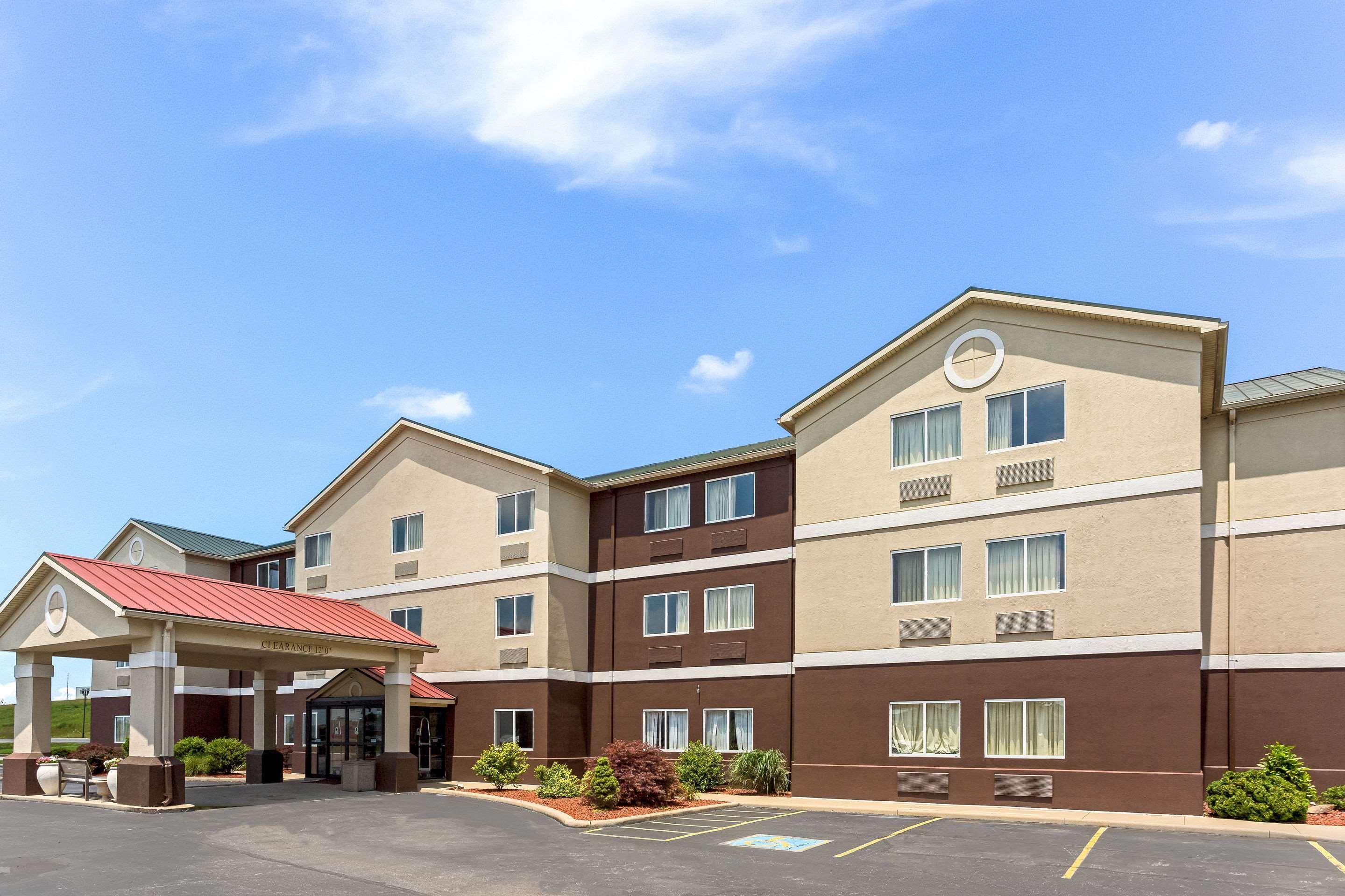 Quality Inn & Suites Ferdinand Extérieur photo