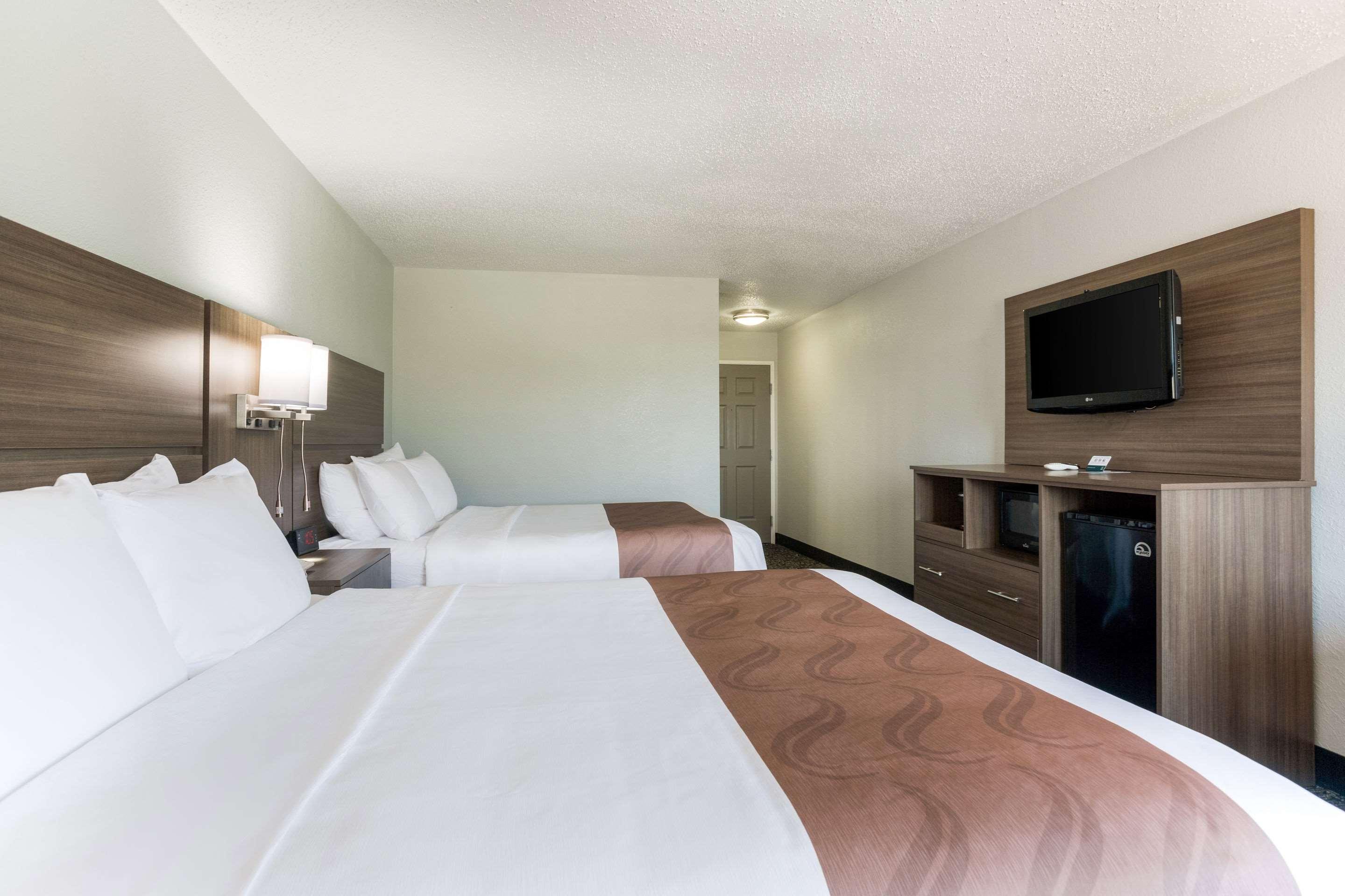 Quality Inn & Suites Ferdinand Extérieur photo