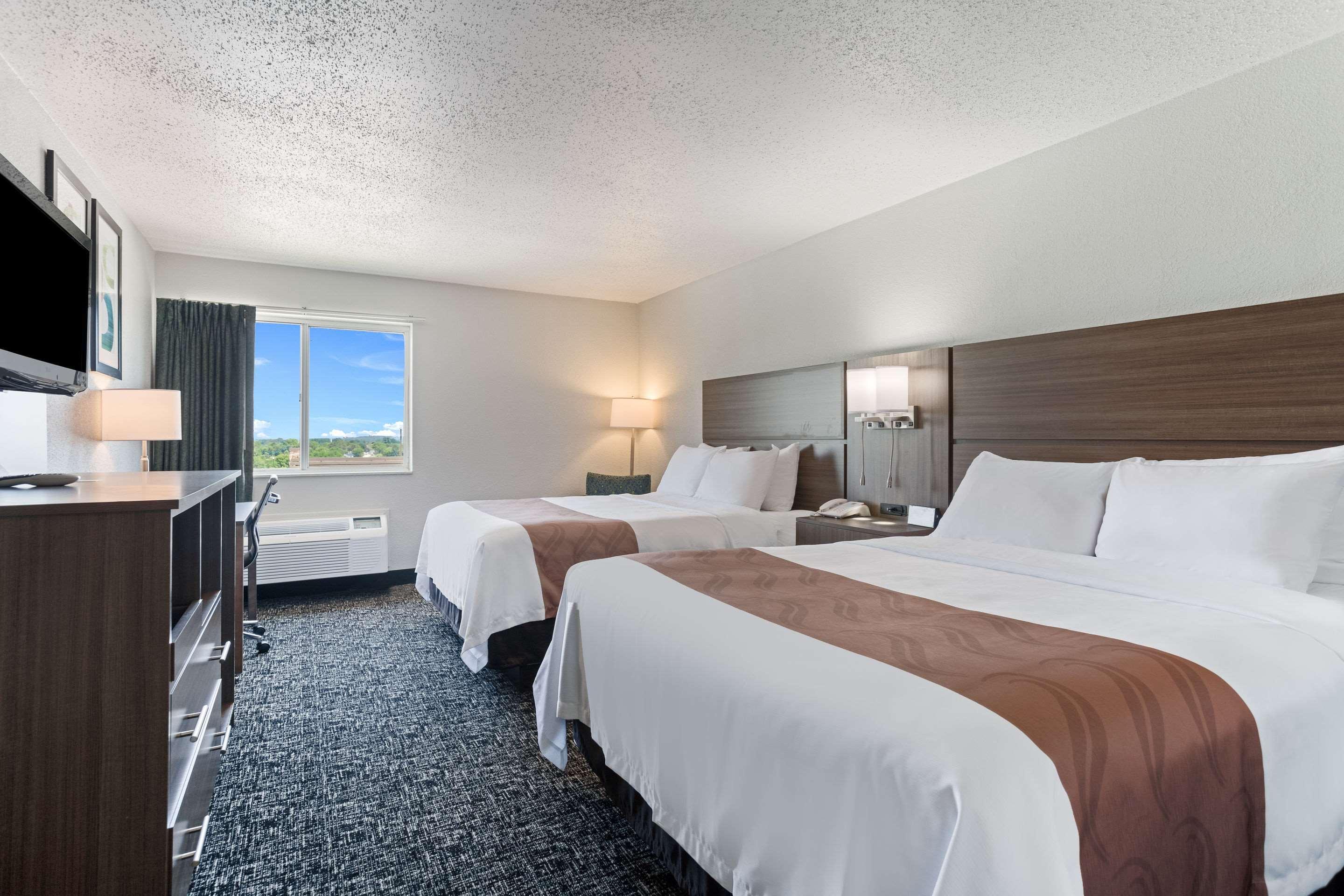 Quality Inn & Suites Ferdinand Extérieur photo