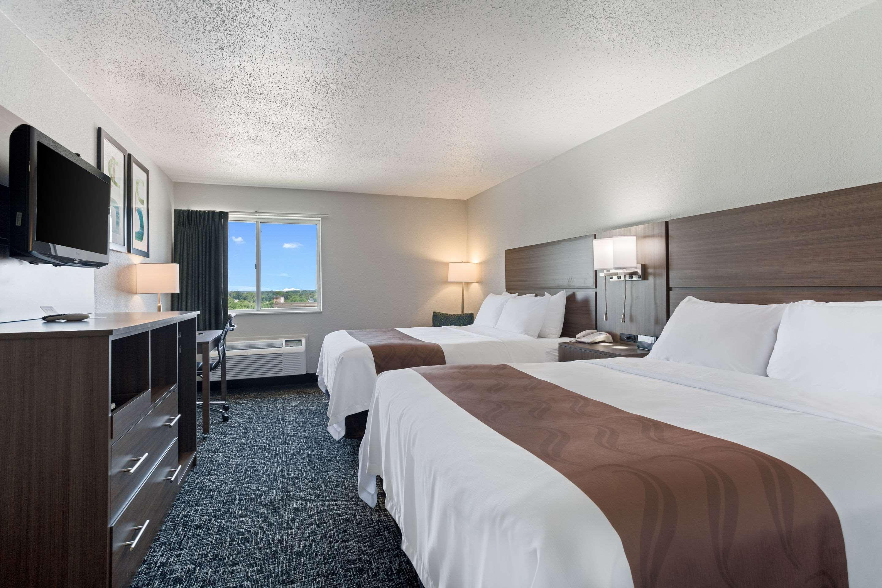 Quality Inn & Suites Ferdinand Extérieur photo