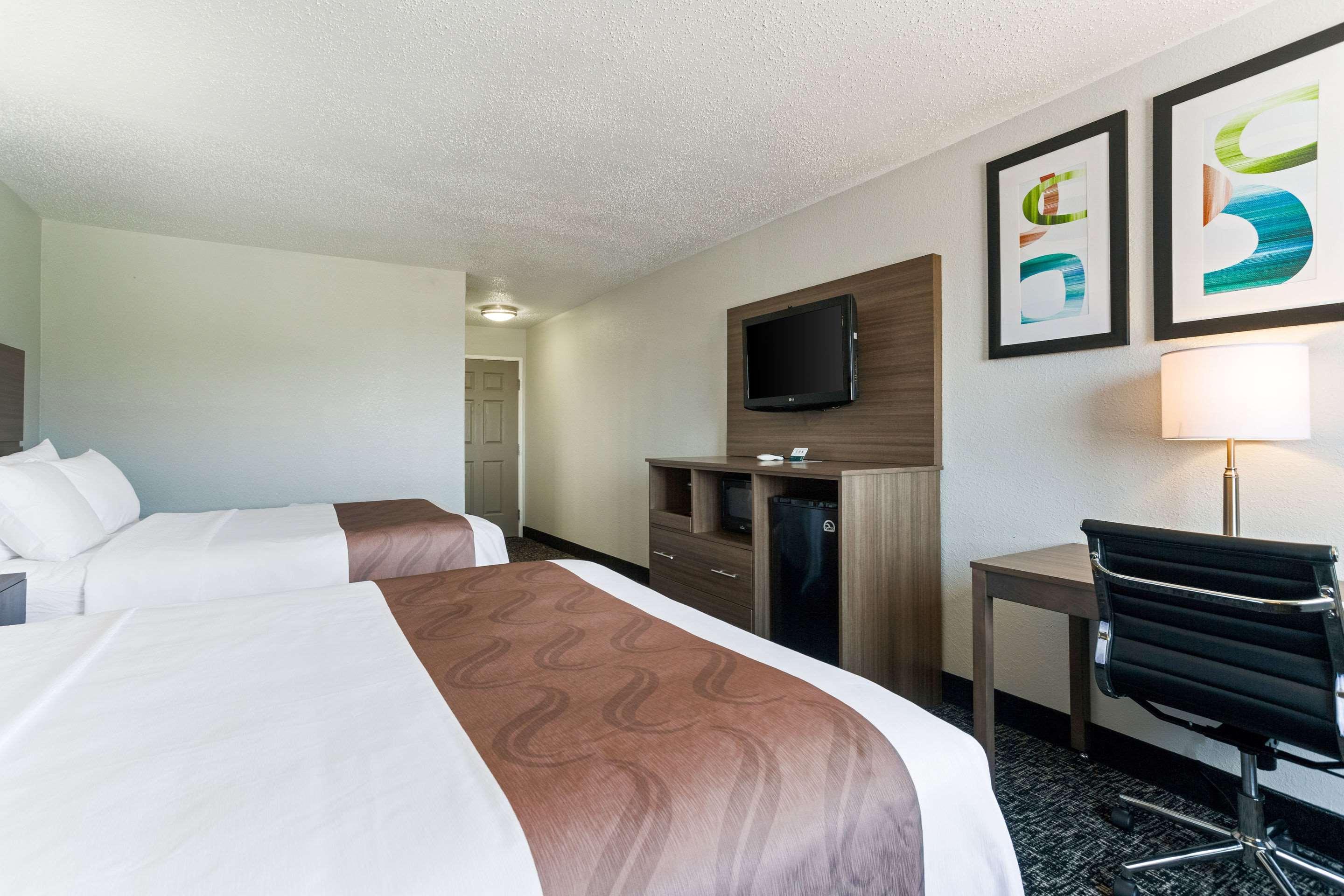 Quality Inn & Suites Ferdinand Extérieur photo