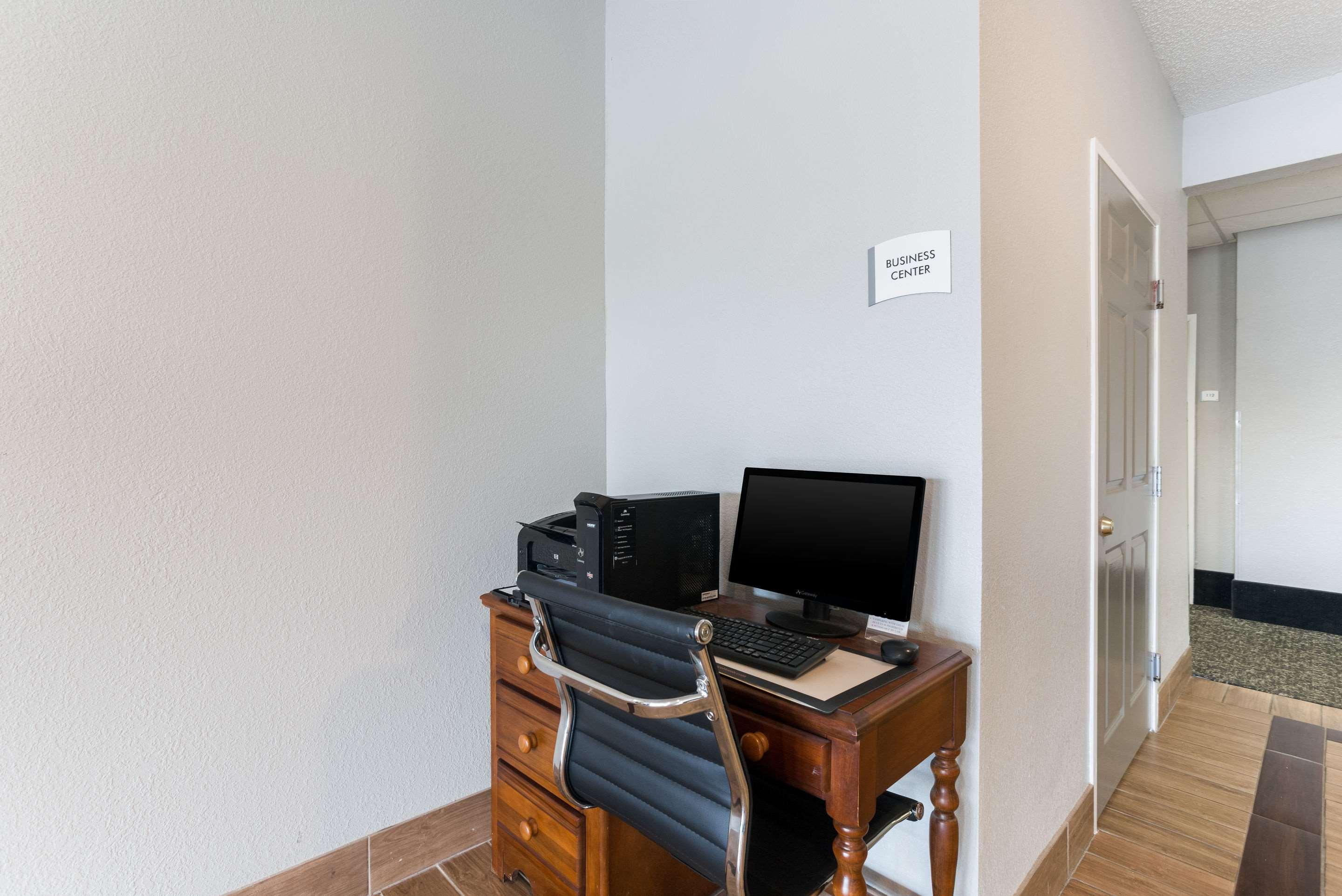 Quality Inn & Suites Ferdinand Extérieur photo