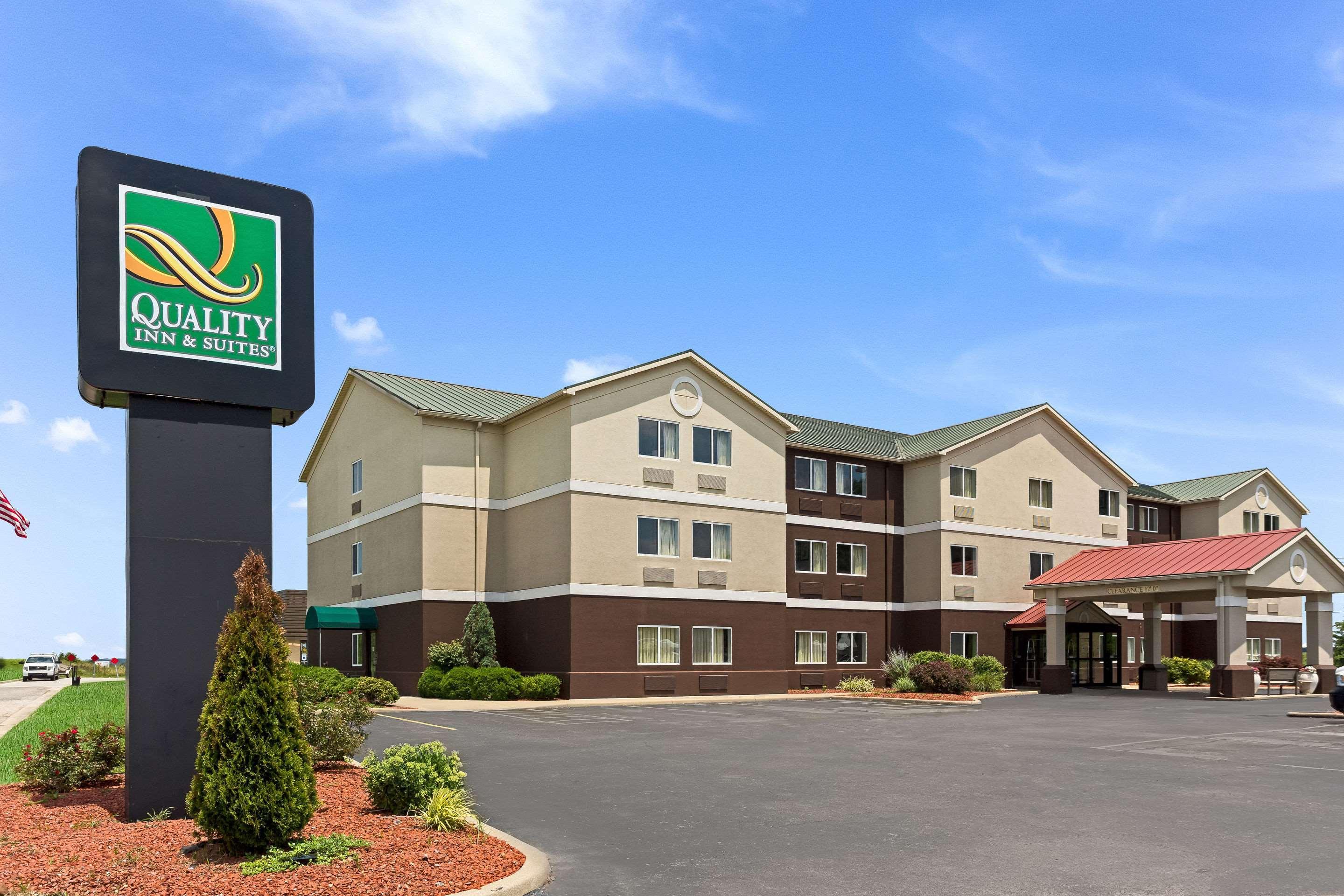 Quality Inn & Suites Ferdinand Extérieur photo
