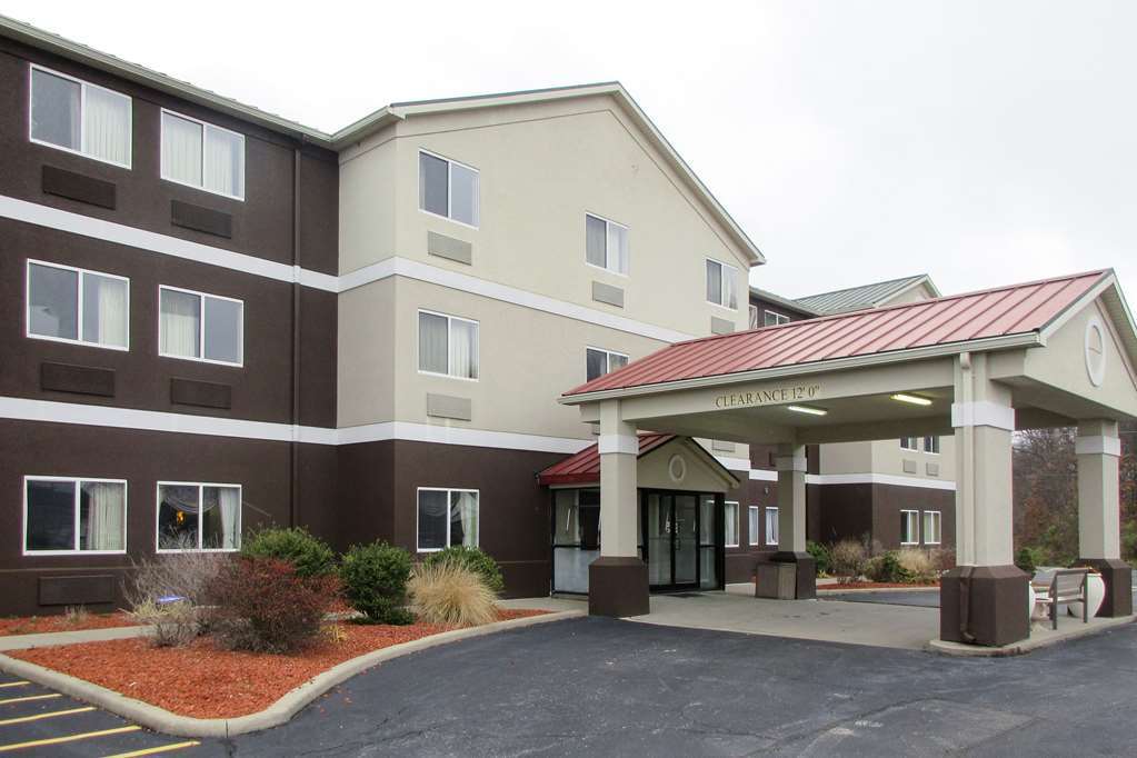 Quality Inn & Suites Ferdinand Extérieur photo