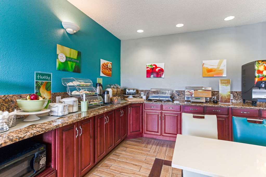 Quality Inn & Suites Ferdinand Restaurant photo
